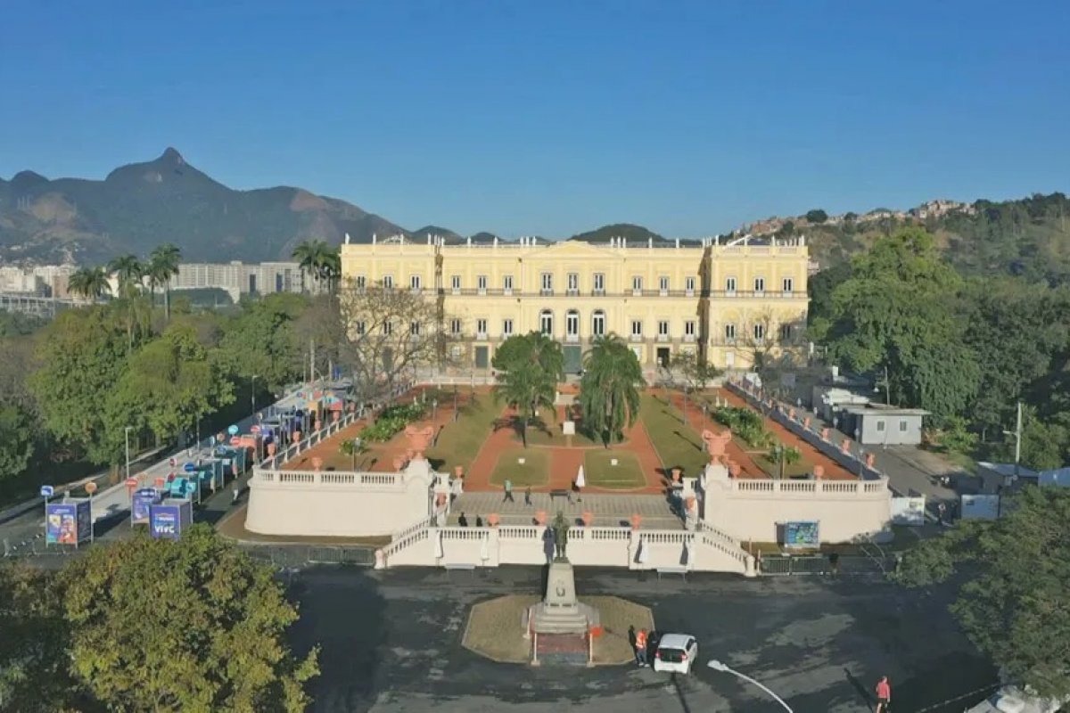 Nova fachada do Museu Nacional é inaugurada, exatos 4 anos após incêndio