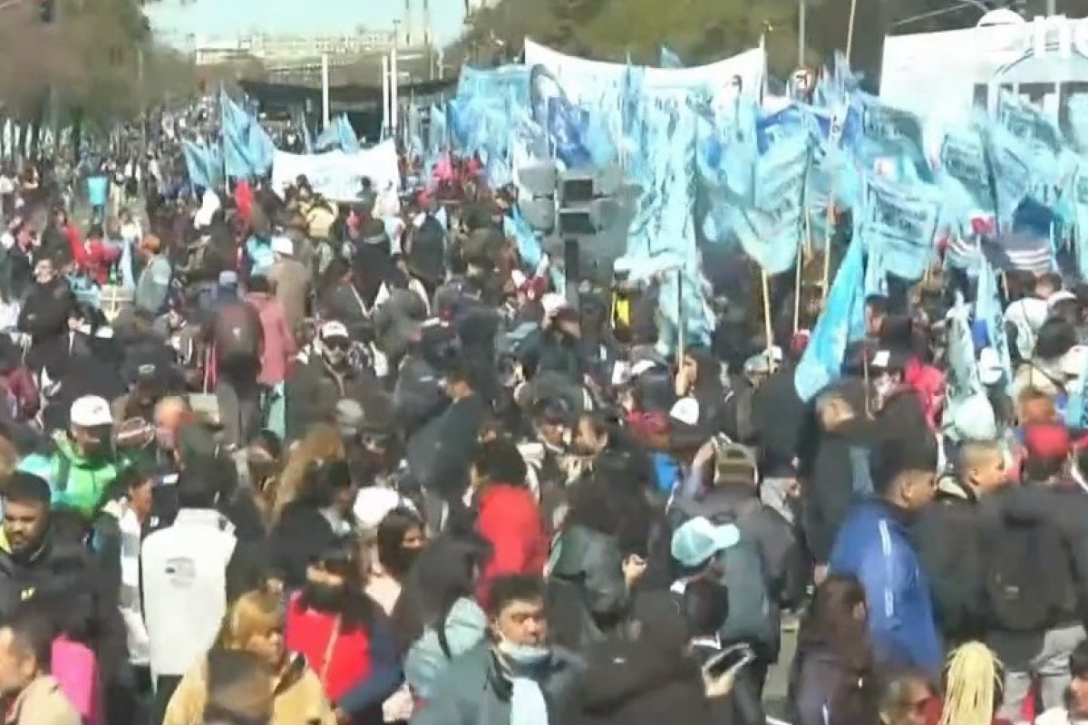Manifestações em Buenos Aires condenam atentado contra Cristina Kirchner