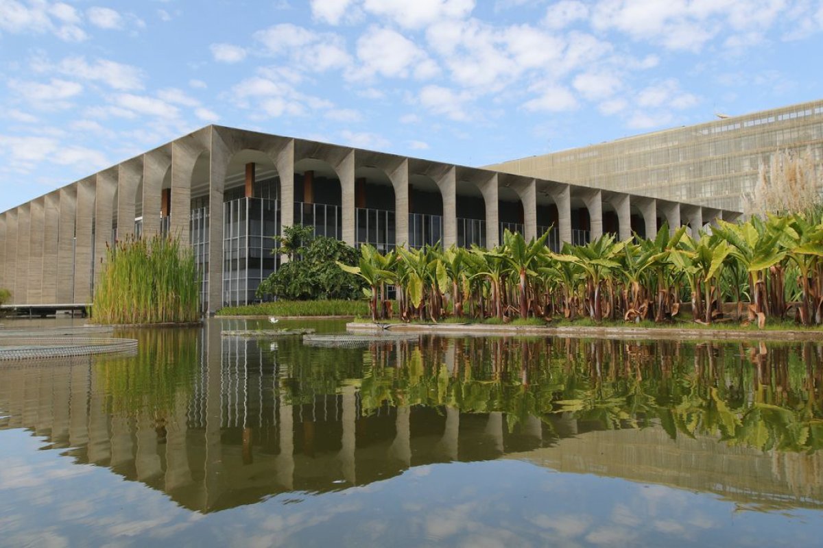 Itamaraty condena atentado contra Kirchner: "Brasil repudia violência política"