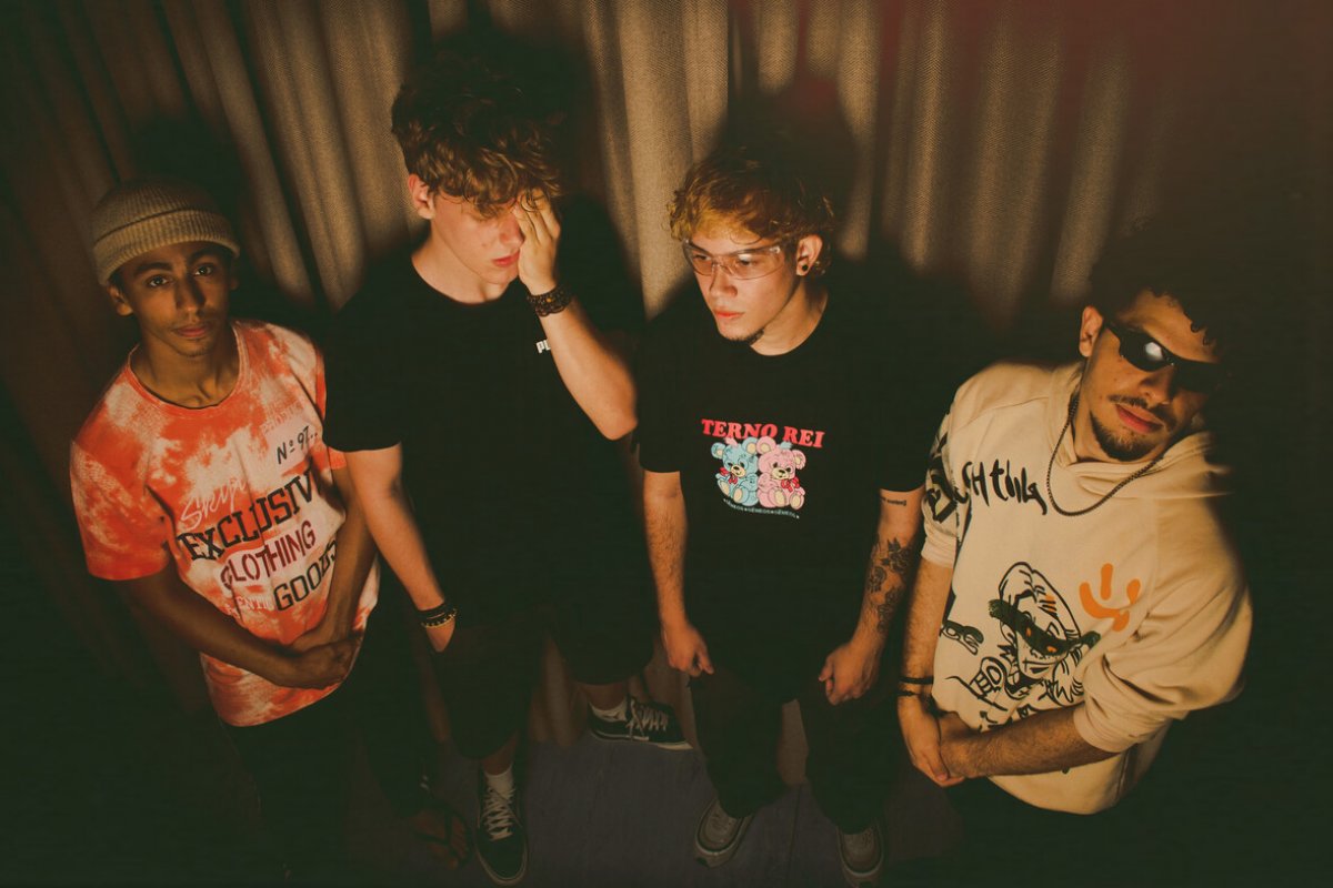 Amagatos: quarteto indie reflete sobre o ciclo da vida em 'Metropolia'