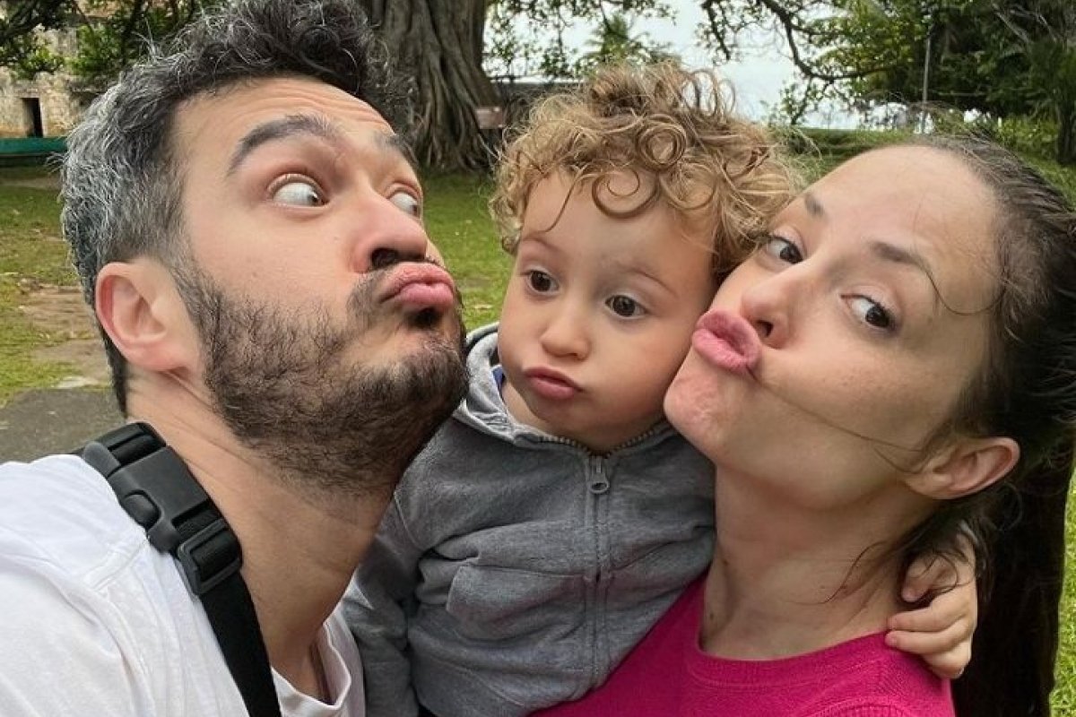 Ator Marcos Veras curte a Praia do Forte com a família!