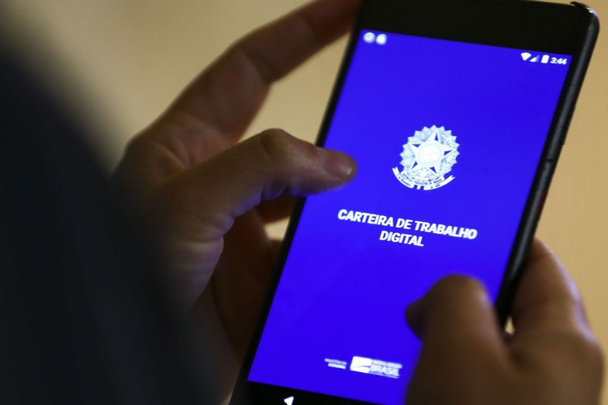 Brasileiros preferem estabilidade da CLT do que ter o próprio negócio, aponta pesquisa Ipec