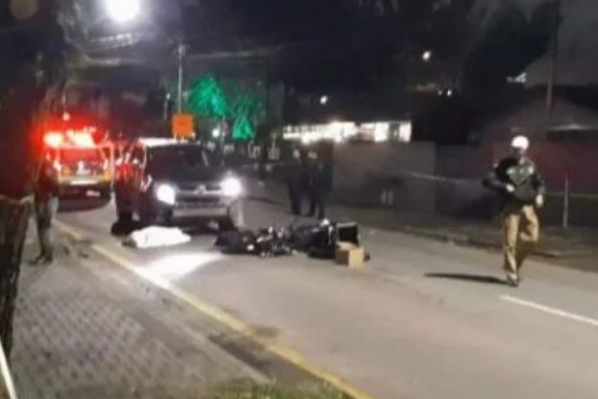 Com sinais de embriaguez, mulher mata motoboy atropelado em Curitiba e foge