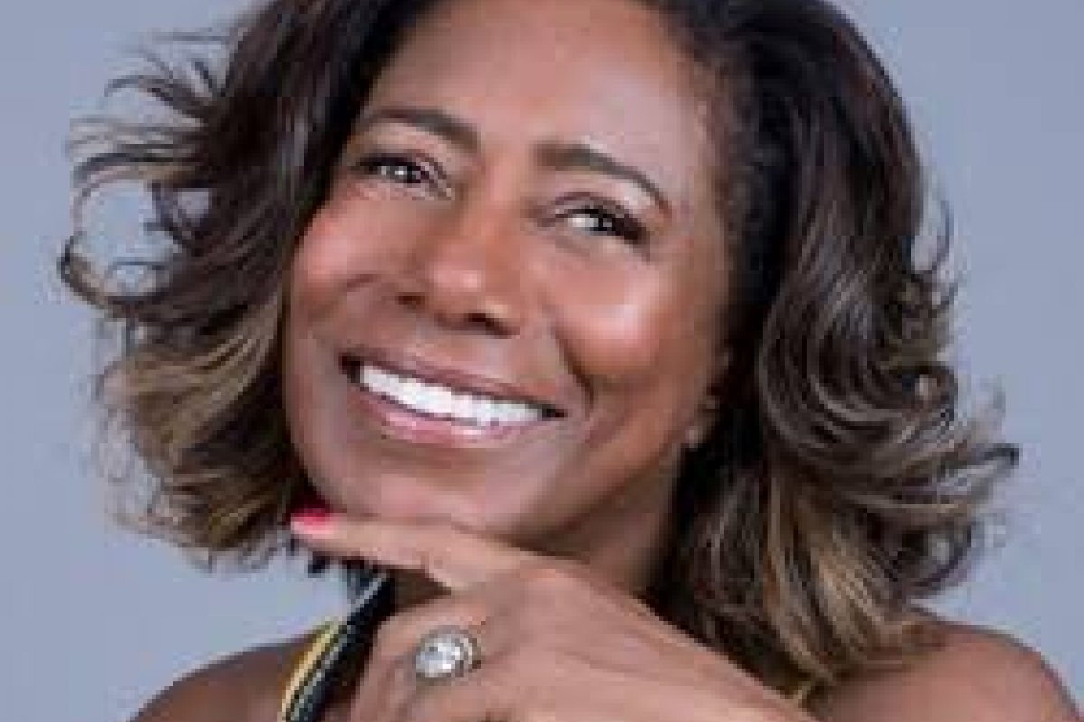 Glória Maria passa por cirurgia para retirar tumor no cérebro