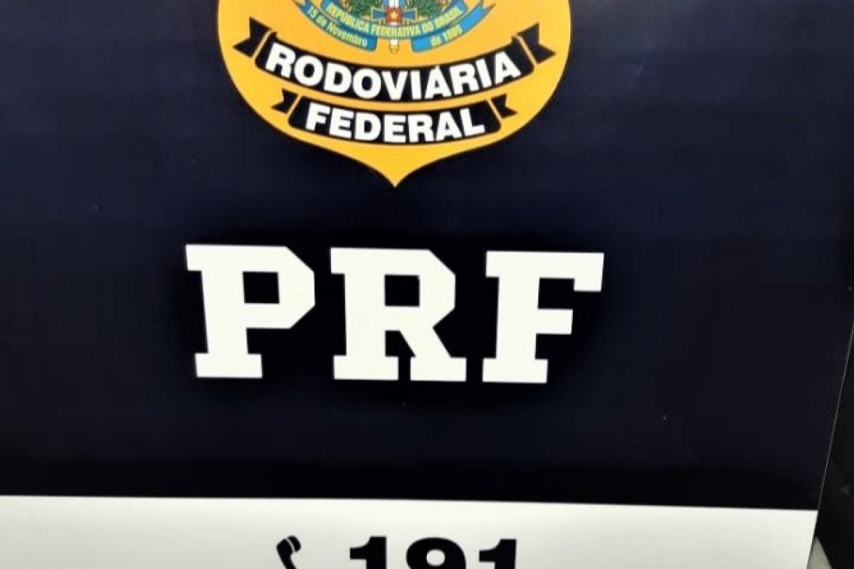 Motorista é preso por porte ilegal de arma de fogo e carga de adubo sem nota fiscal