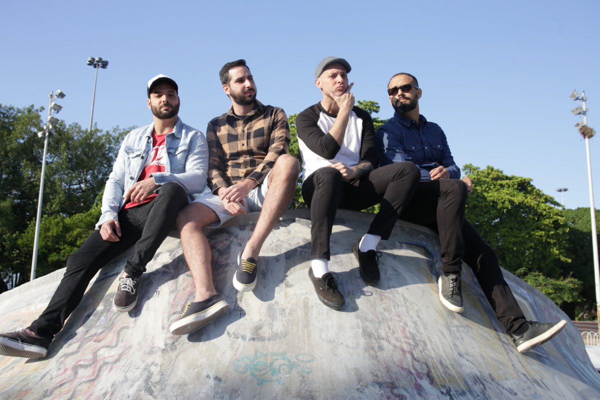 California 55 revive pop punk das MTVs dos anos 2000 com a divertida 'Melhor Amiga'