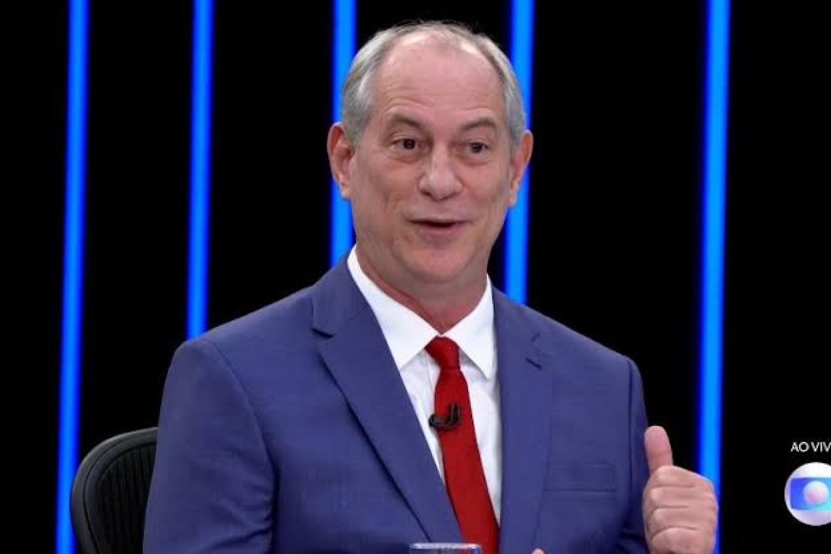 Ciro Gomes crítica mudança na Constituição do Chile e alfineta PT
