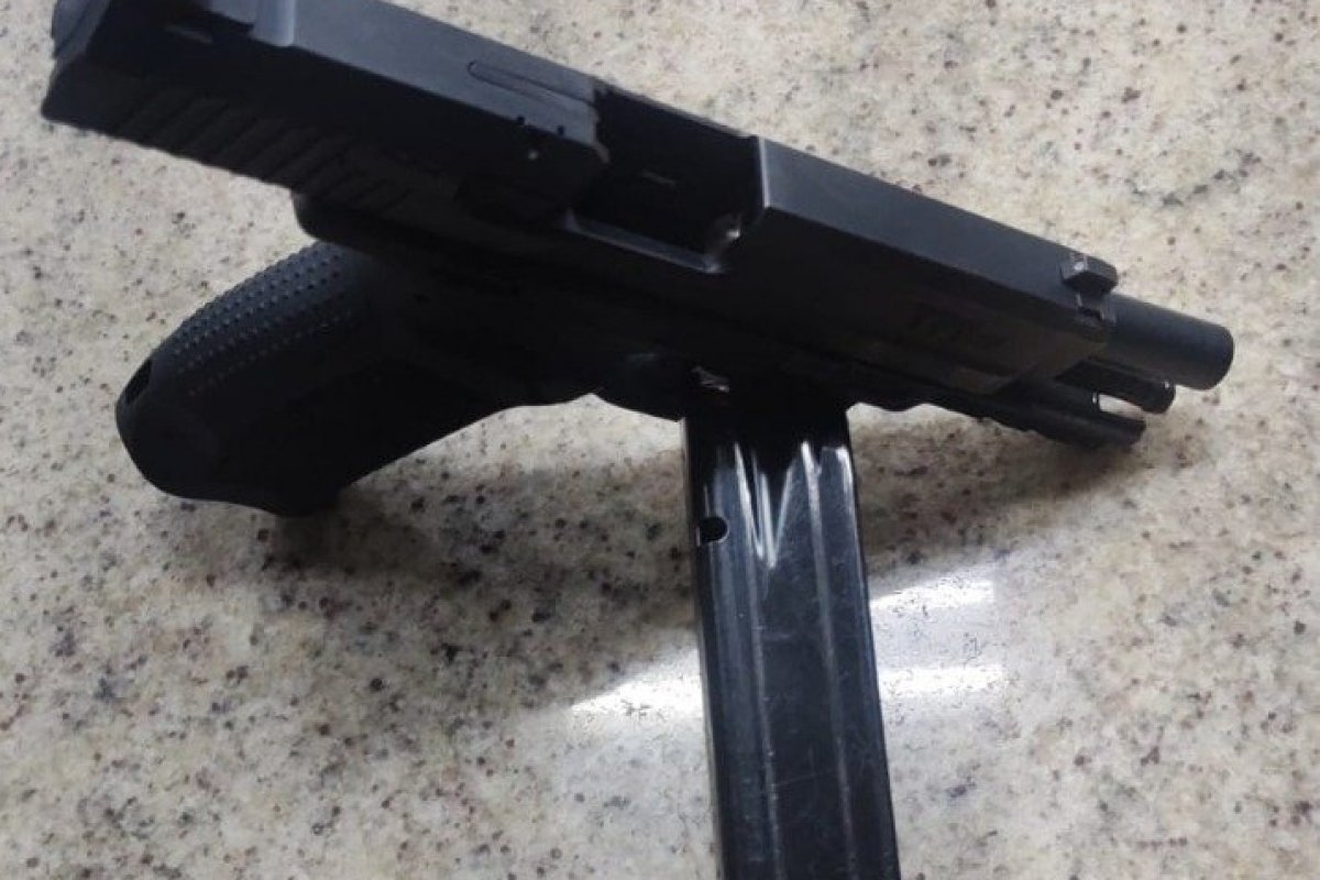 Homem e mulher são presos suspeitos de roubo no bairro de Brotas, em Salvador