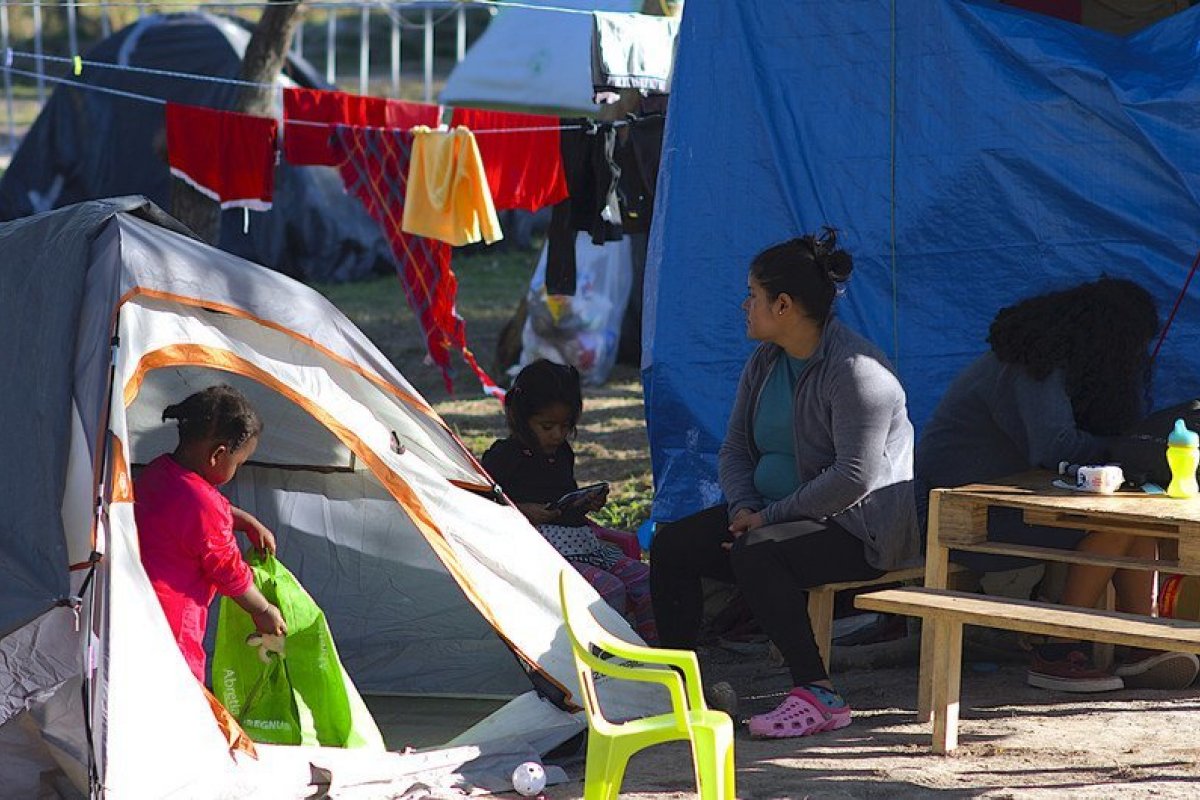 EUA: mais de um milhão de imigrantes autorizados a entrar no país aguardam asilo