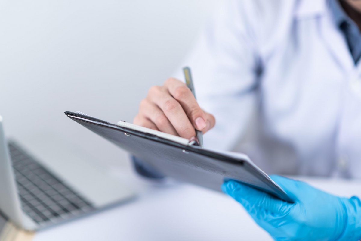 Meninos adolescentes frequentam 18 vezes menos o médico do que meninas, diz SBU