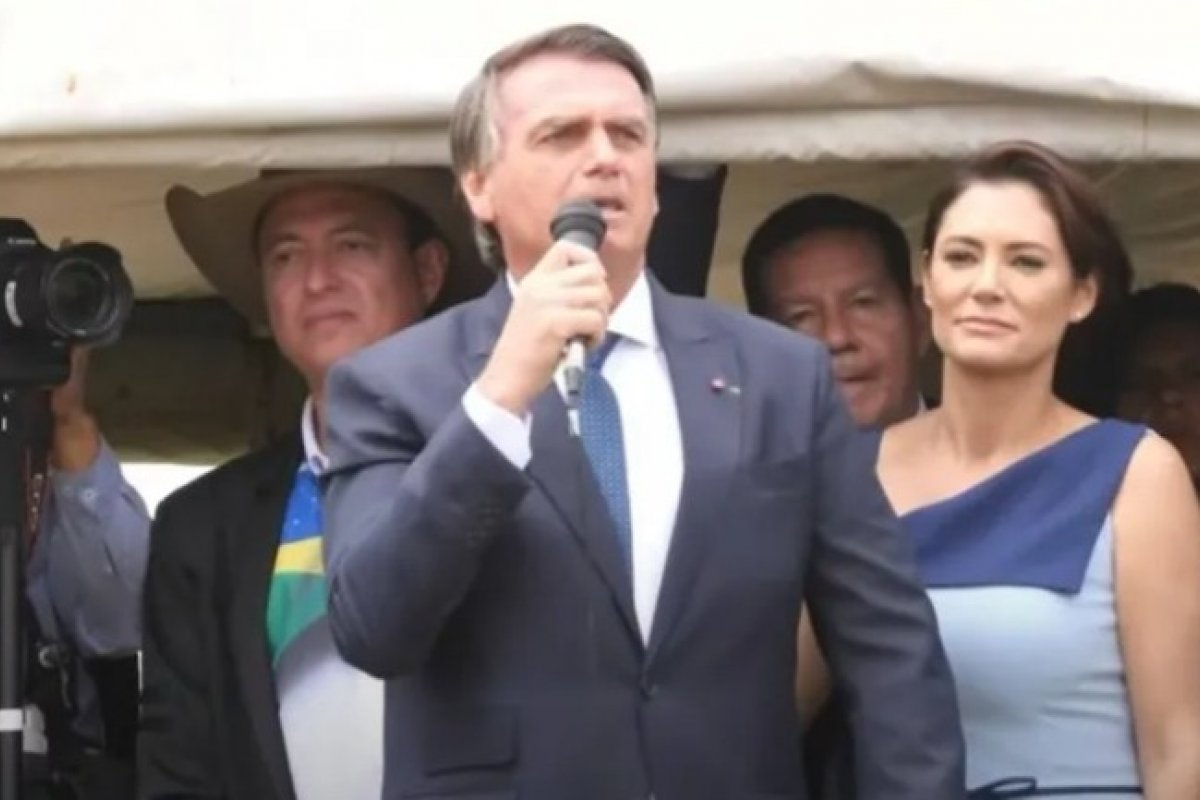 Vídeo: 'Hoje todos sabem o que é a Câmara, o que é o Senado e o que é o STF', diz Bolsonaro em discurso