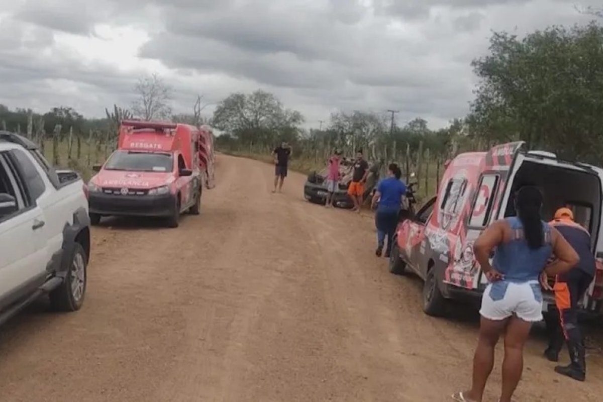 Mãe e filha ficam feridas após acidente de carro em rodovia baiana