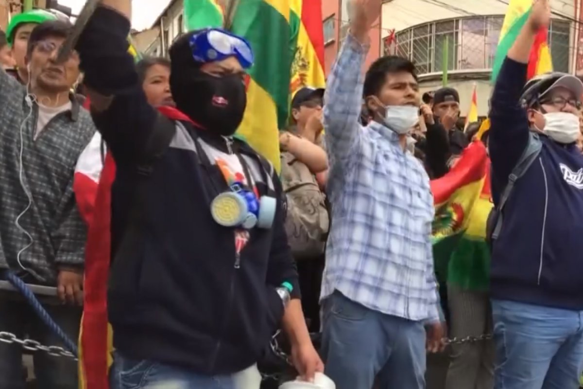 OEA pede urgência ao Congresso boliviano para novas eleições no país
