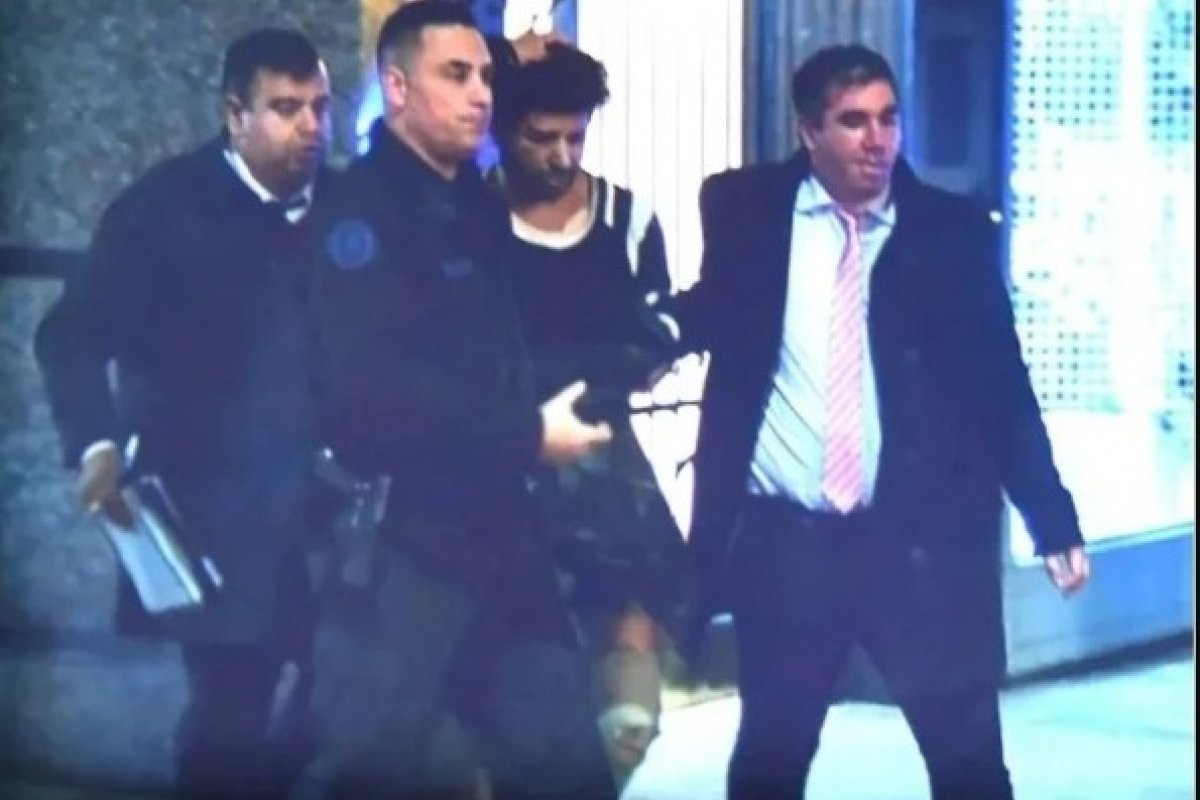 Investigações apontam que brasileiro e namorada premeditaram crime contra Cristina Kirchner