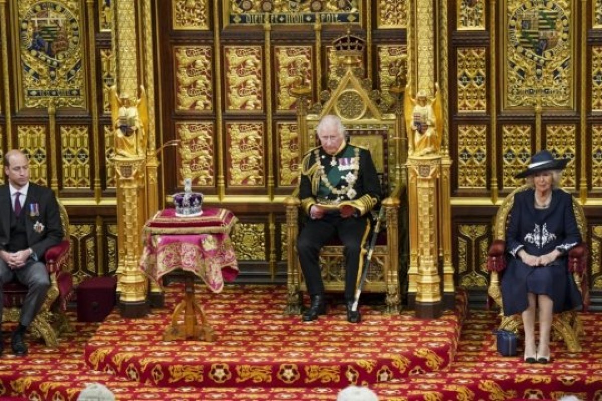Com a morte de Elizabeth II, Charles, príncipe de Gales, assume automaticamente o Reino Unido