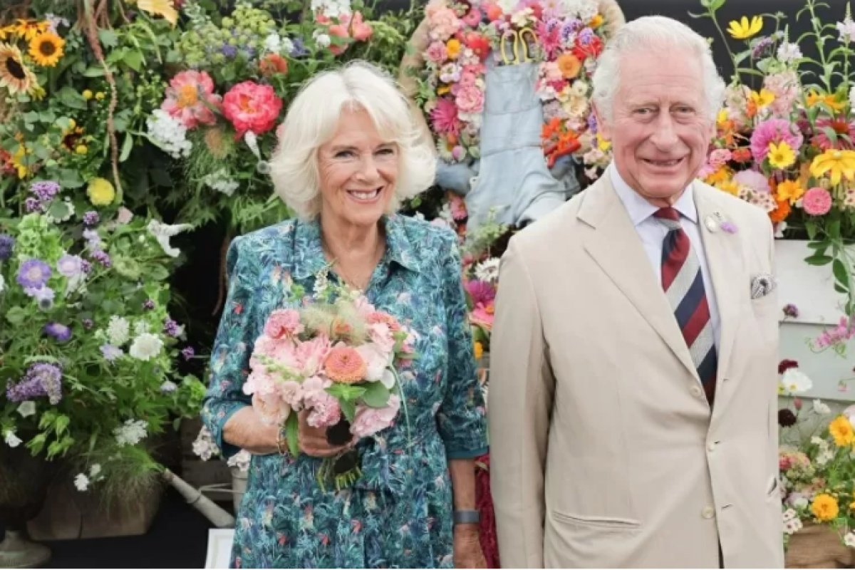 Camilla Parker se torna rainha consorte do Reino Unido com 'benção' de Elizabeth II