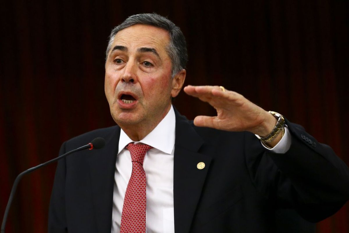 Barroso defende construção de 'fonte de custeio' para piso salarial da enfermagem