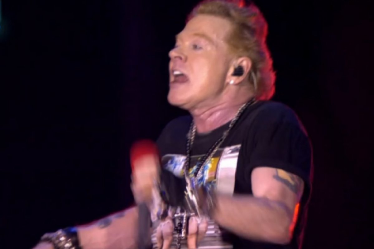 Axl Rose se desculpa por estar indisposto durante performance no Rock in Rio