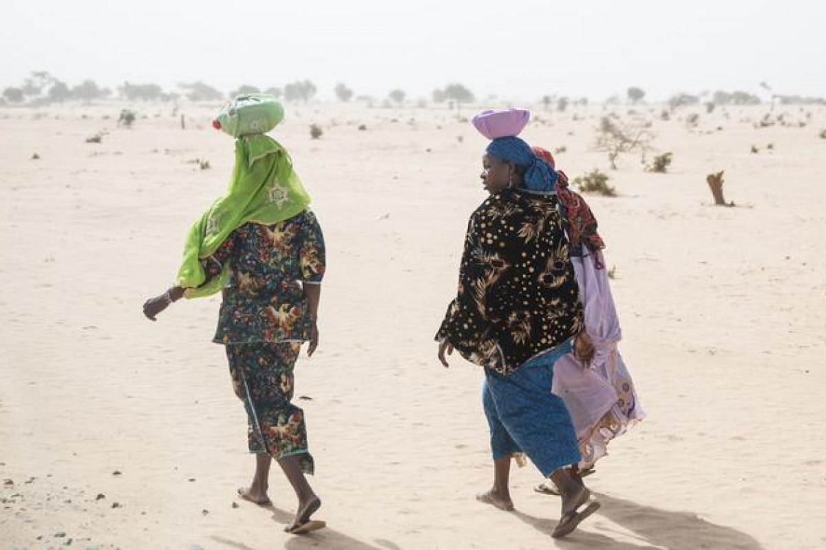 Meninas e mulheres são 50,4% dos migrantes do leste da África, diz OIM