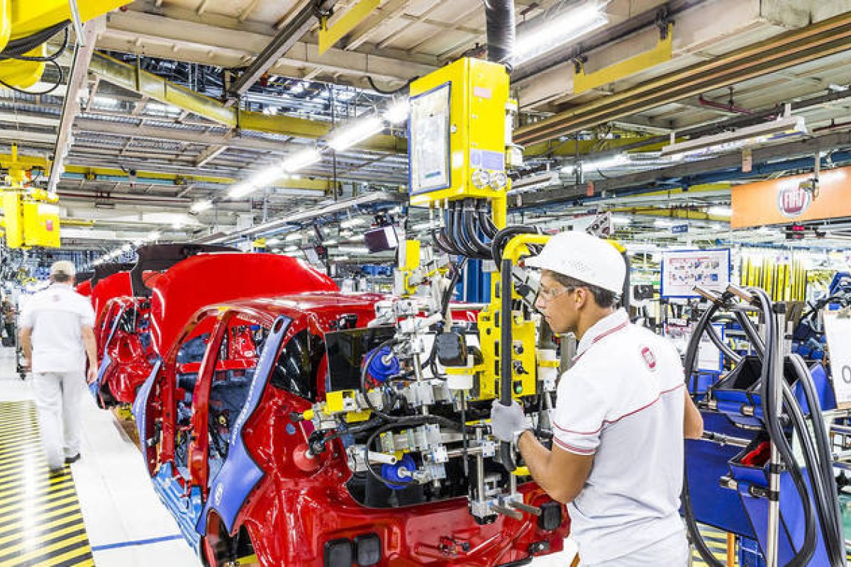 Vendas de veículos sobem 43% em 1 ano e supera 200 mil unidades por mês