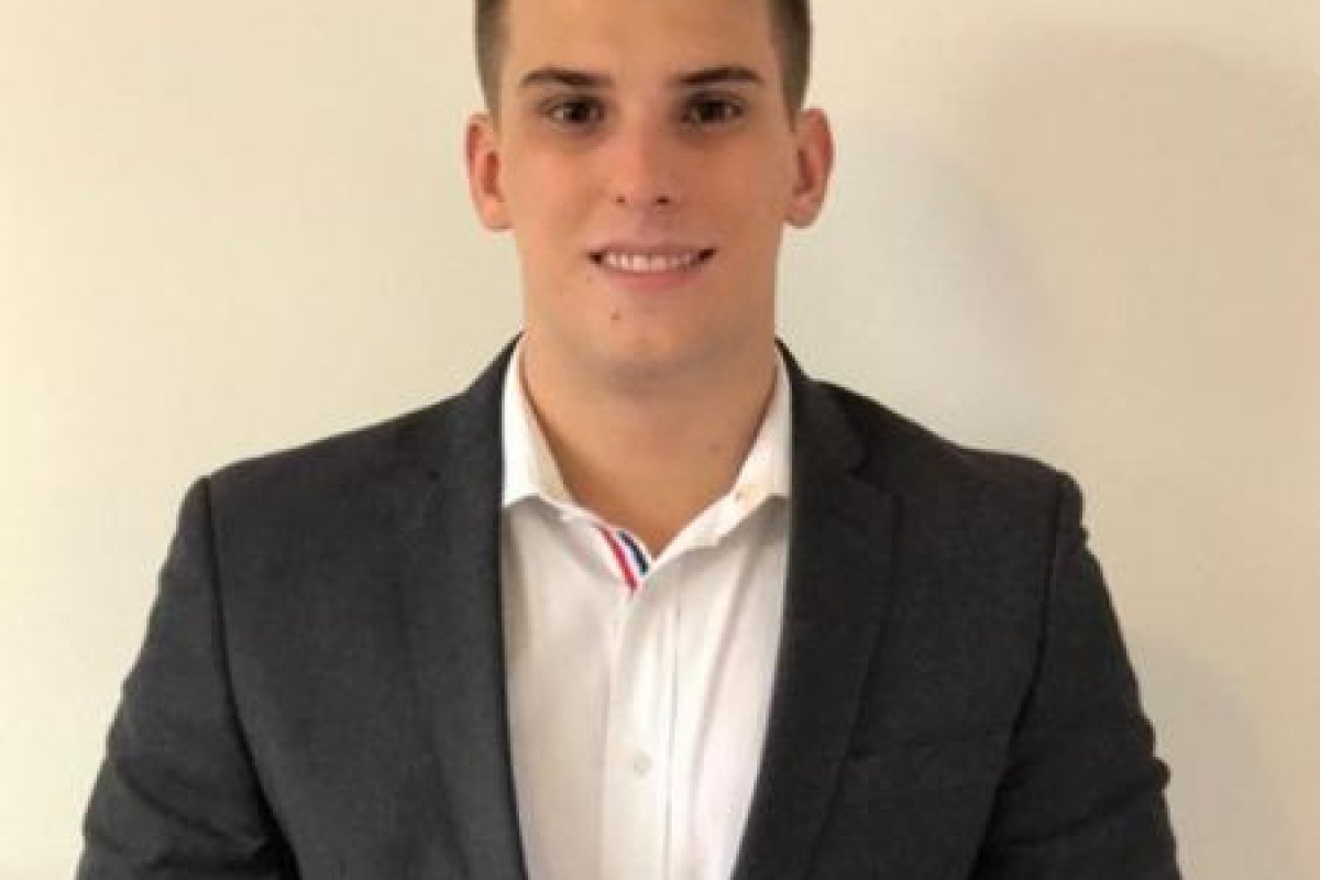 Porta-voz do MBL é acusado de racismo em bar de BH