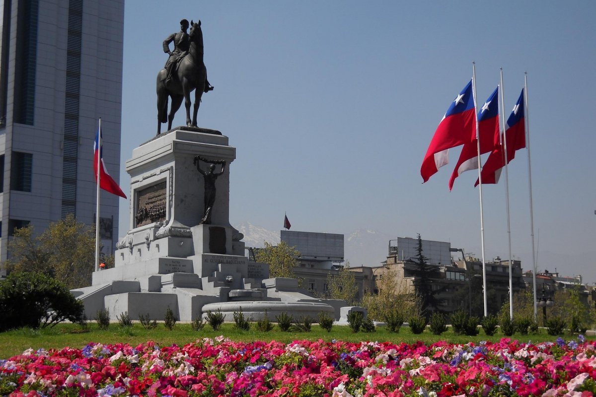 Estudantes chilenos voltam à ruas de Santiago para protestar contra rejeição da nova Constituição
