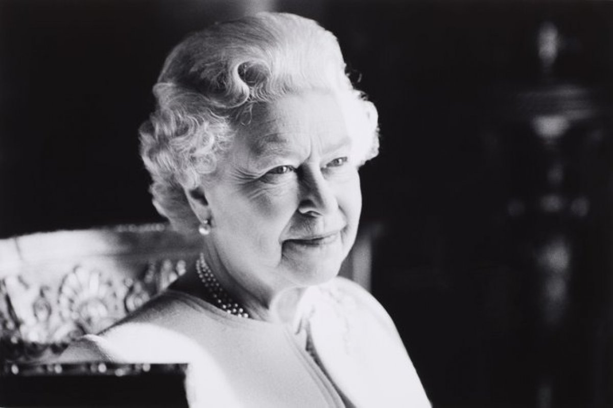 Caixão com corpo da rainha Elizabeth II deixa Castelo de Balmoral