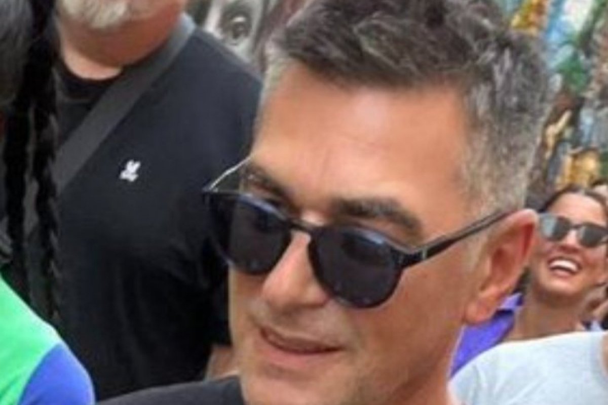 De passagem pelo Brasil, pai da cantora Dua Lipa chama atenção pela sua beleza!