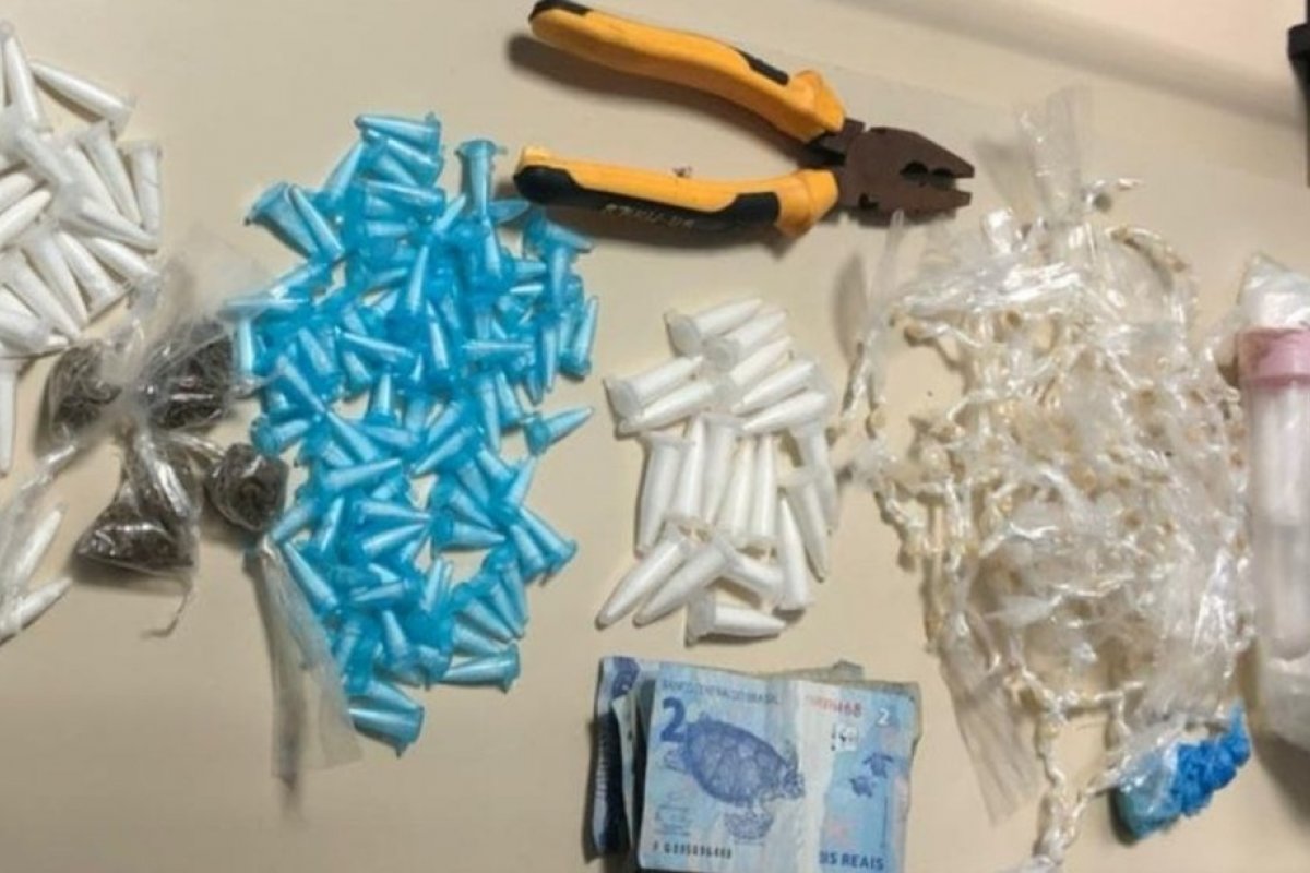 Dois homens são presos e menor é apreendido suspeitos de tráfico de drogas durante festa 'paredão' em Salvador