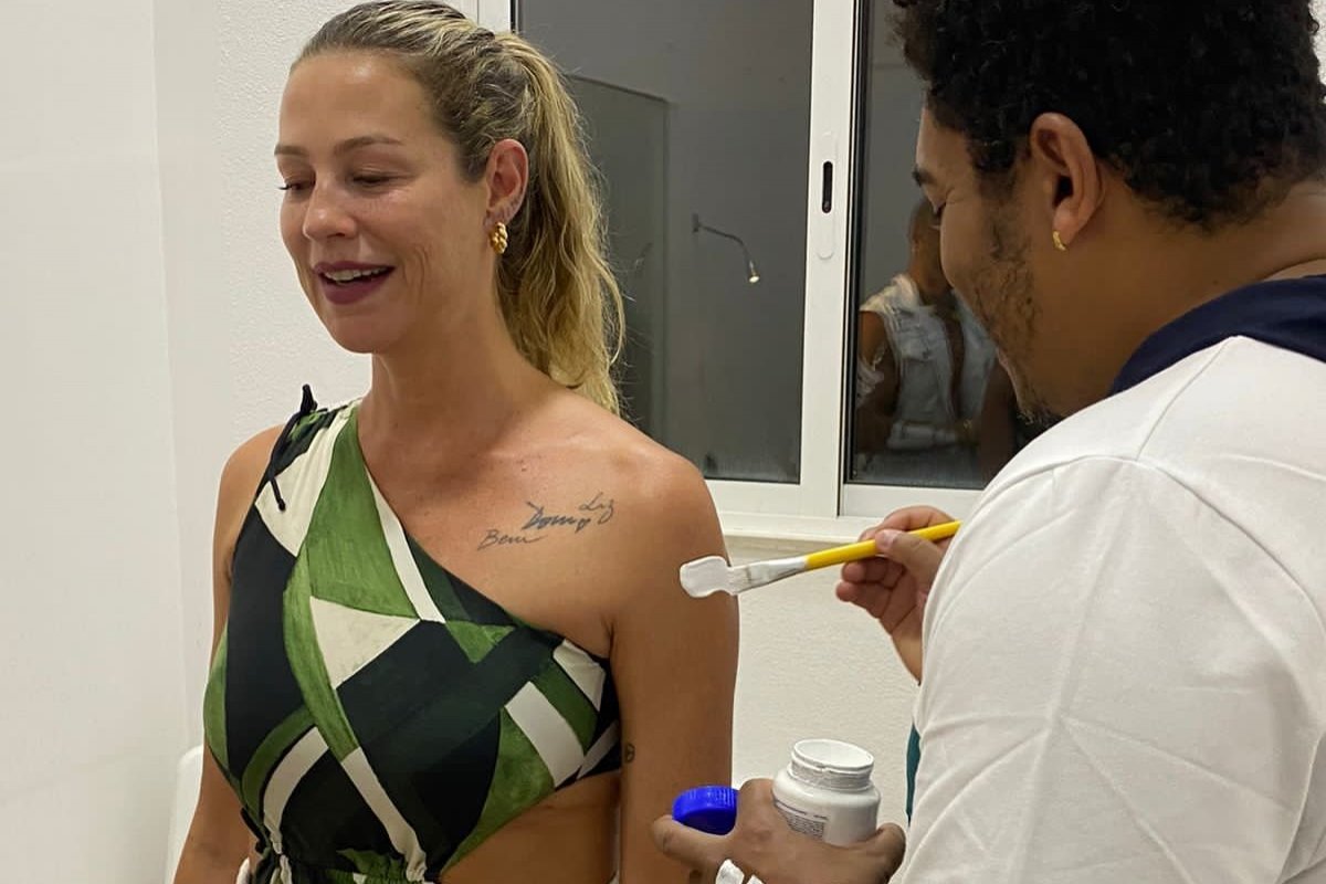 Luana Piovani curte show da Timbalada em Portugal!