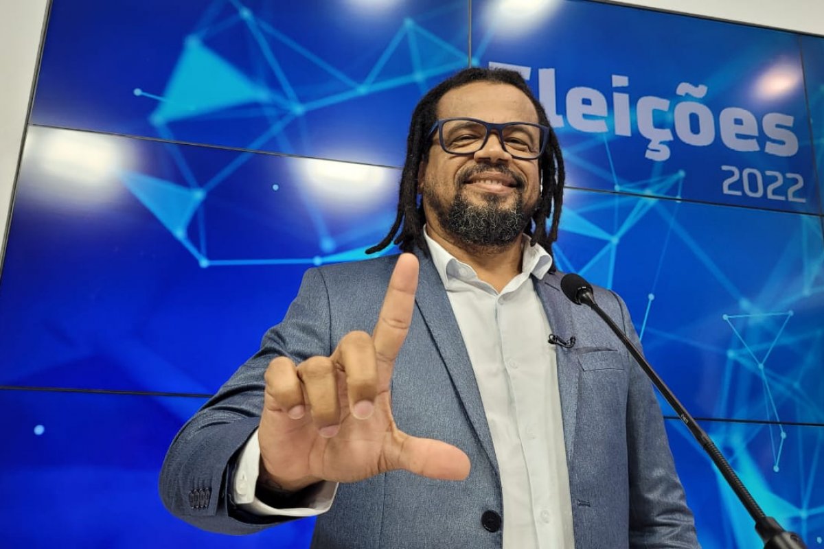 ‘Existe uma política que torna banal corpos negros caídos ao chão’, diz Kleber sobre a Bahia