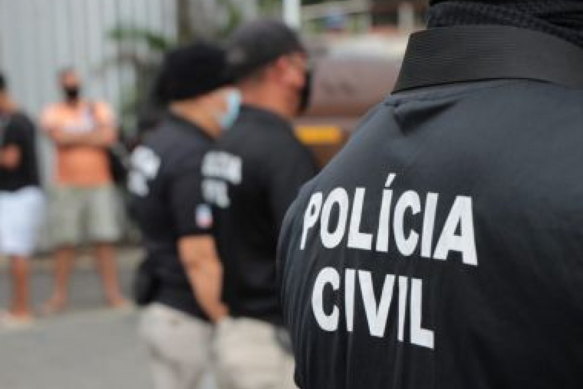 Polícia apreende 25 kg de drogas escondidos em parede de casa no centro-norte baiano