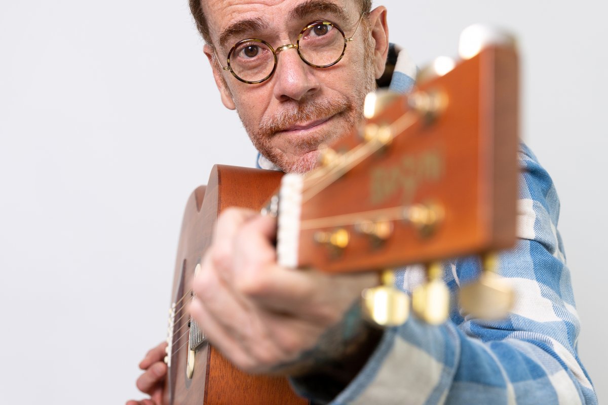 Nando Reis lança mais um single da série Nando Hits!