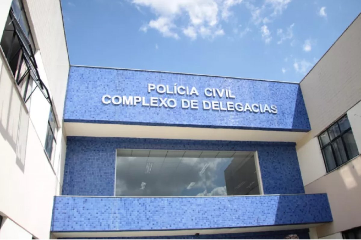 Jovem de 20 anos é morto a tiros dentro de casa em Feira de Santana (BA)