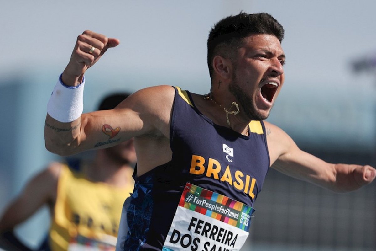 Brasileiro faz história e se torna o atleta paralímpico mais rápido do mundo