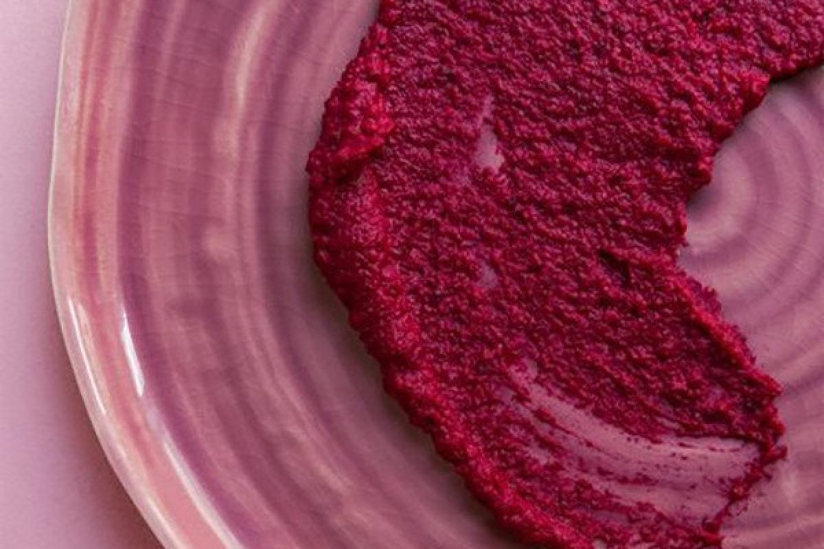 Culinária árabe: aprenda como fazer homus de beterraba!