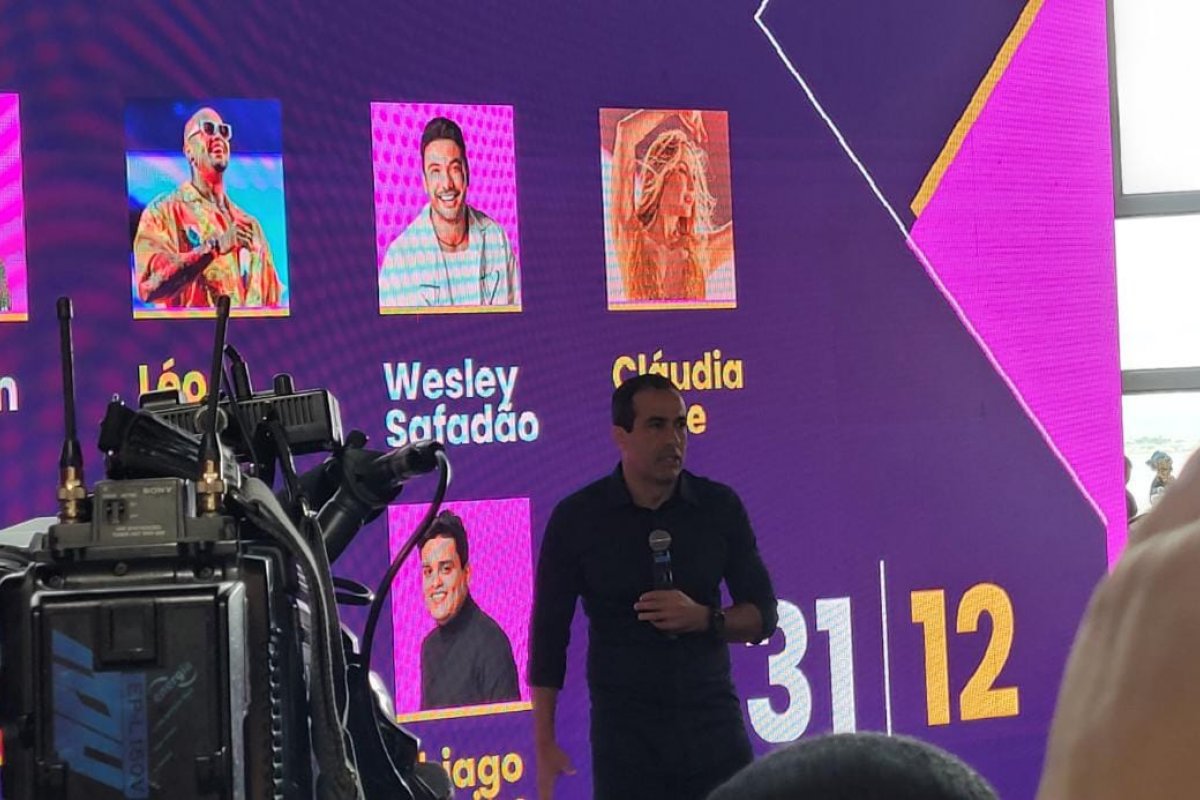 Claudia Leitte faz contagem regressiva no Festival Virada Salvador