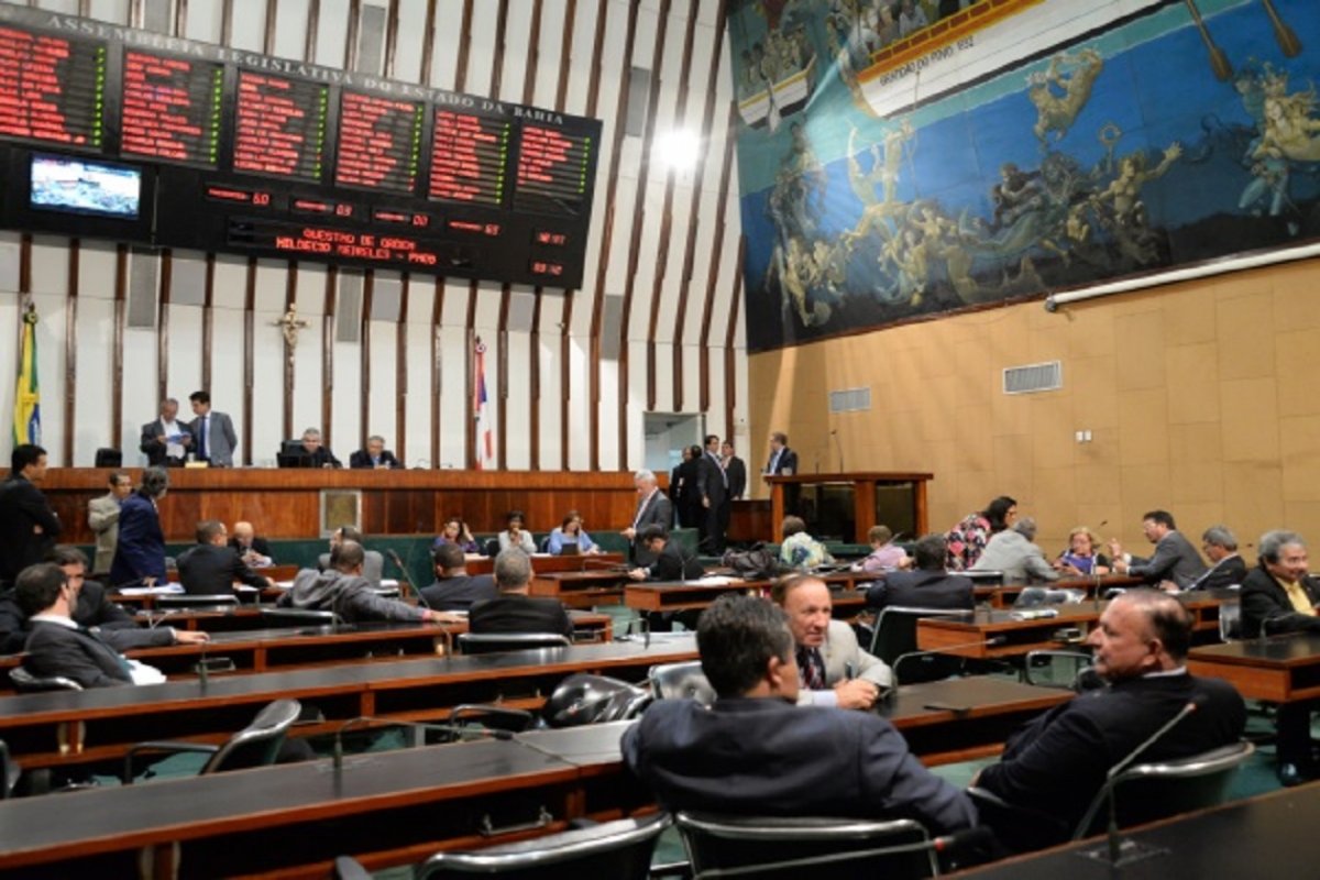 Deputados estaduais do PT e União Brasil lideram gastos na AL-BA