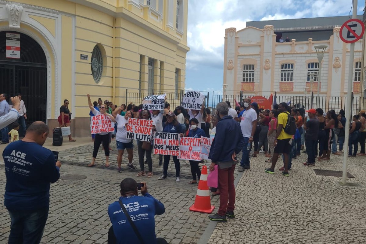 Agentes comunitários de saúde de Salvador fazem novo protesto em meio a impasse sobre reajuste