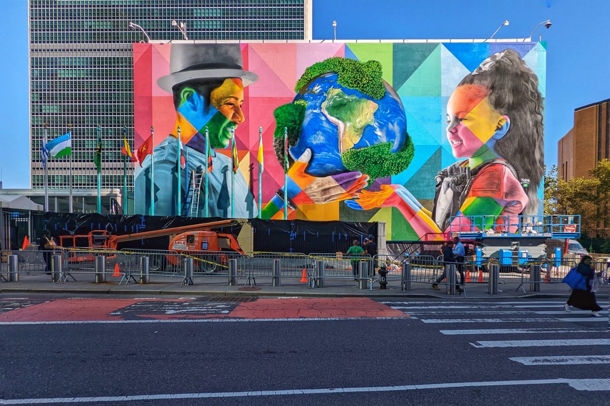 Eduardo Kobra inaugura mural em fachada da ONU, em Nova York!