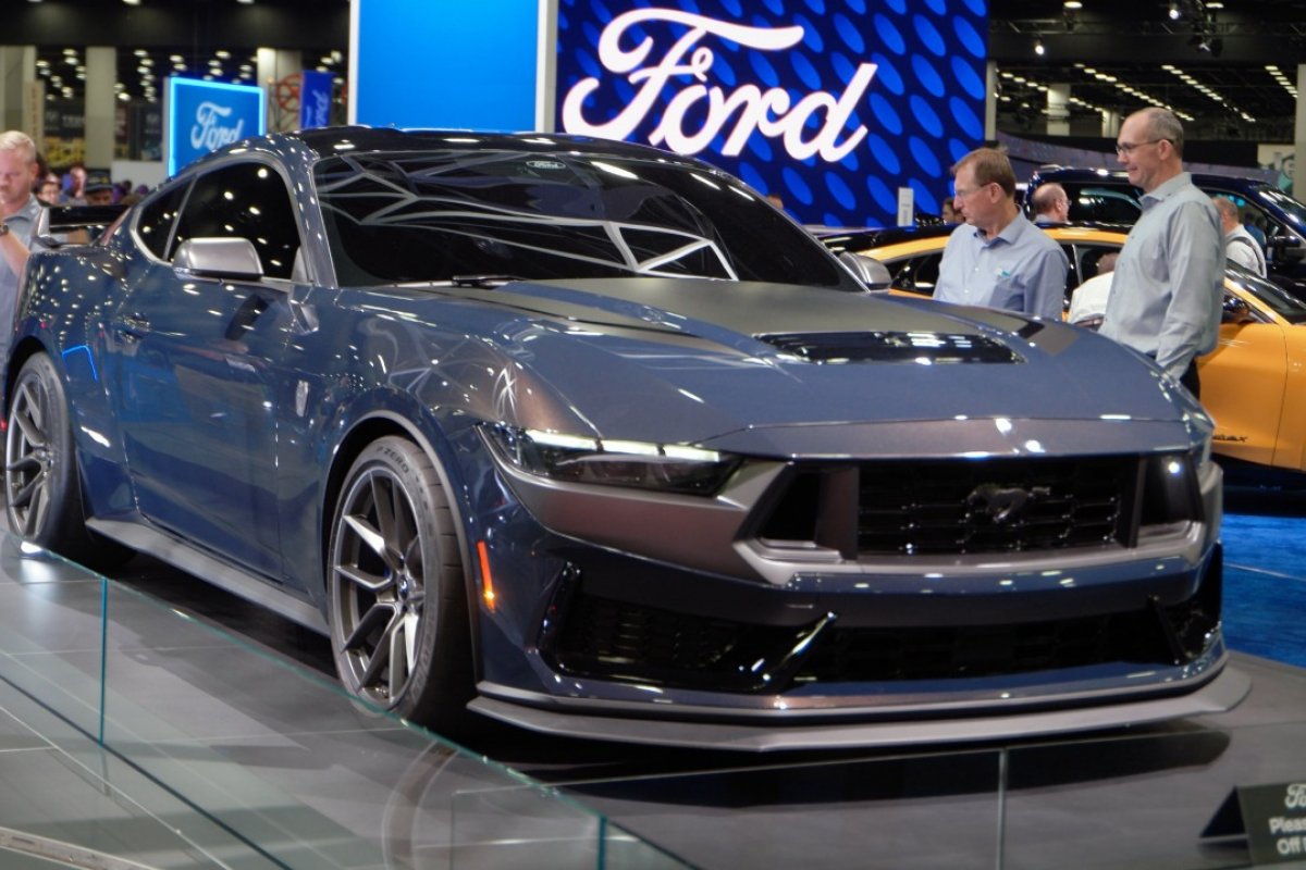 Ford Mustang voltará a ter uma versão esportiva com o nome “Dark Horse”