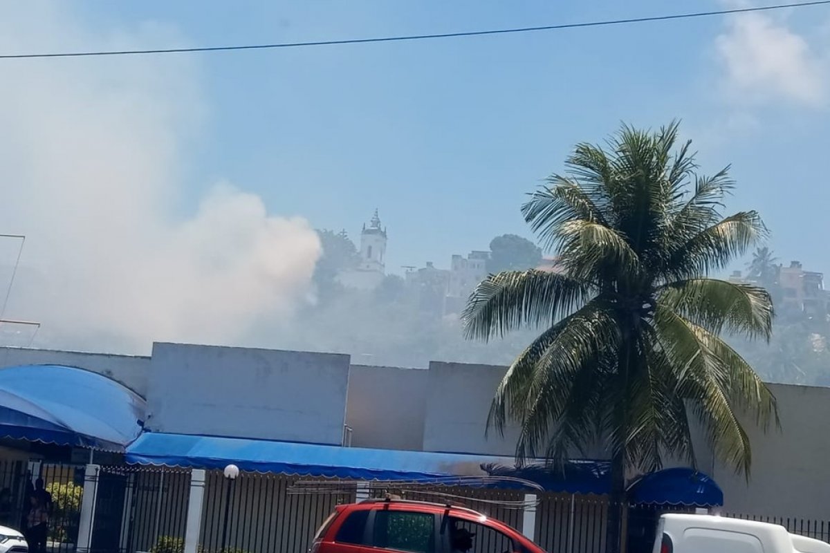 Incêndio atinge vegetação em Santo Antônio Além do Carmo
