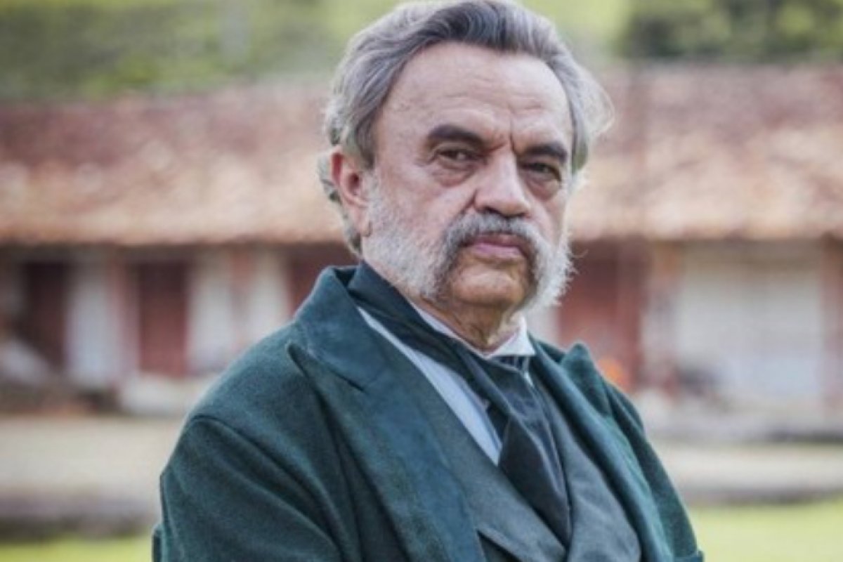 Polícia encontra 240 imagens de pornografia infantil com ator José Dumont