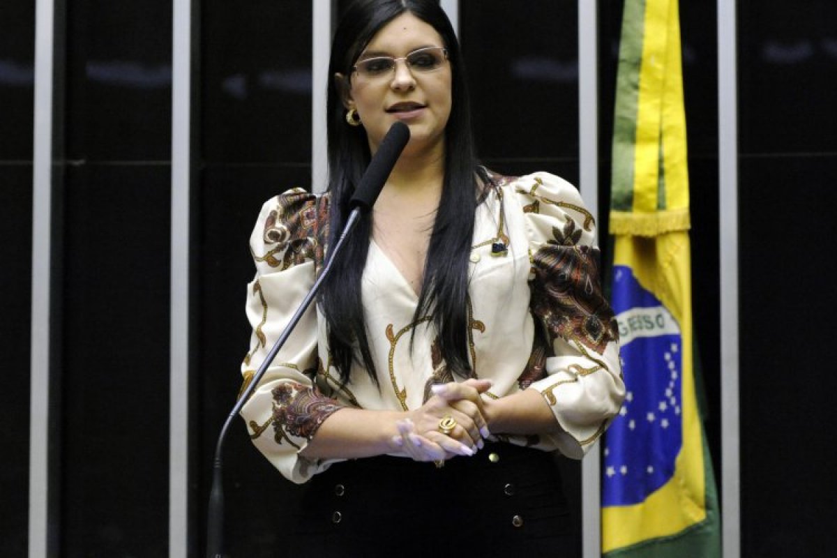 Após polêmica com o clã Bolsonaro, Dayane Pimentel não participa de reunião do PSL com o presidente