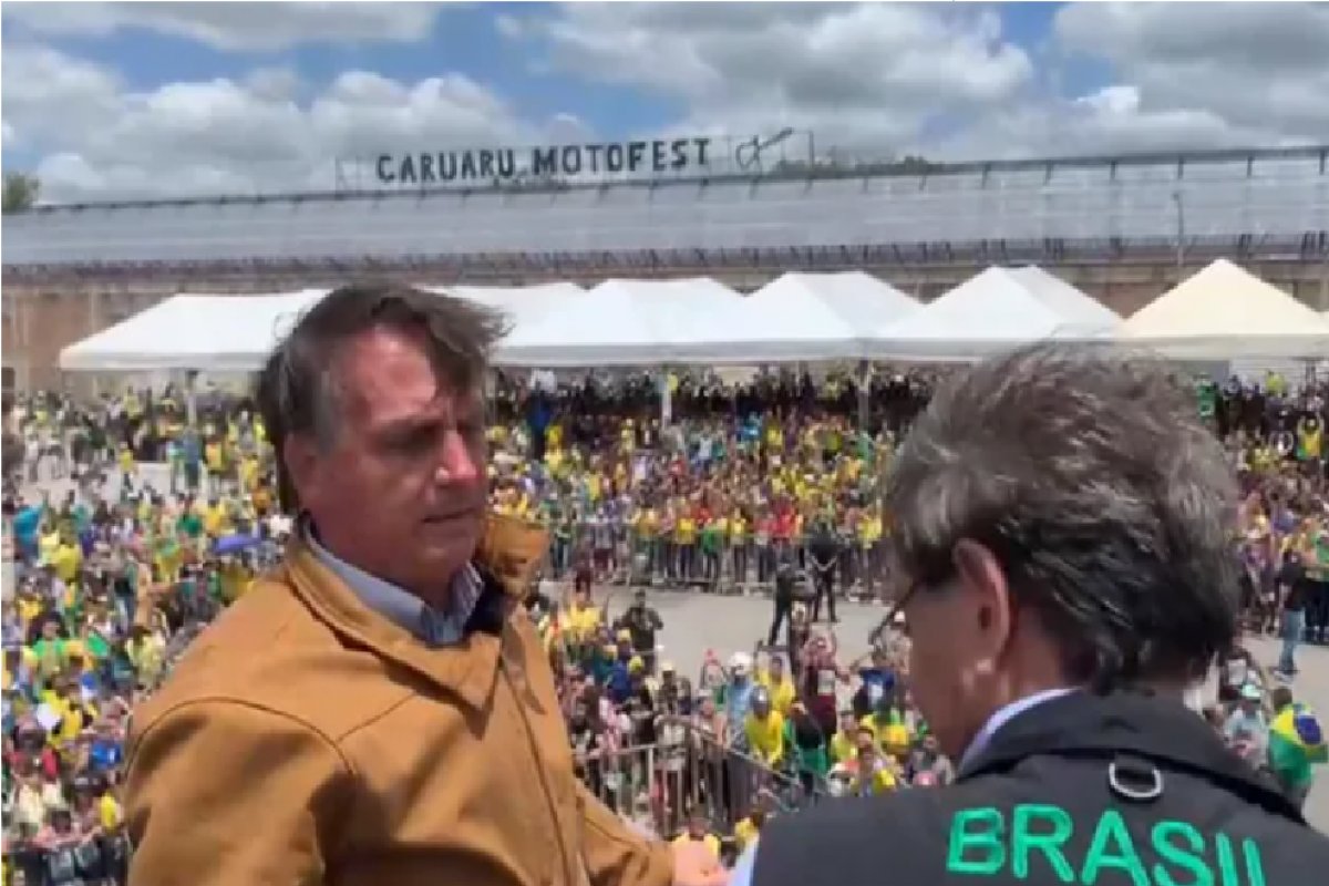 Bolsonaro faz campanha em Caruaru, agreste de Pernambuco, neste sábado (17)
