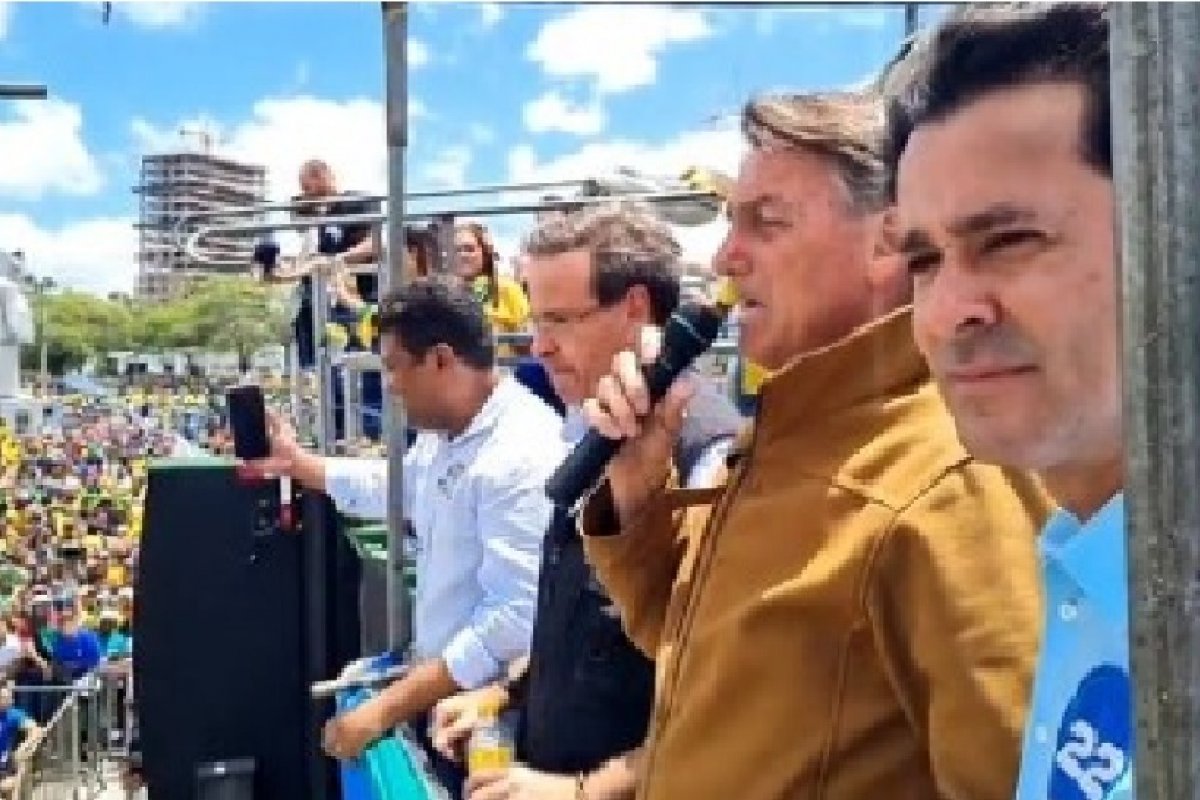 Vídeo: “Nós defendemos a família de verdade, não queremos legalização de drogas, aborto e ideologia de gênero”, diz Bolsonaro em visita a Caruaru (PE)