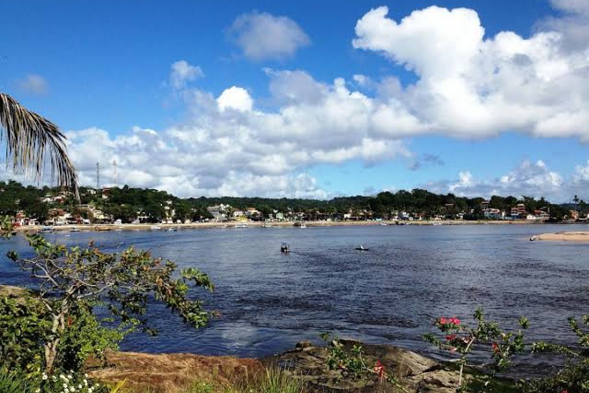 Homem é morto a tiros e esposa grávida é baleada em praia na Bahia