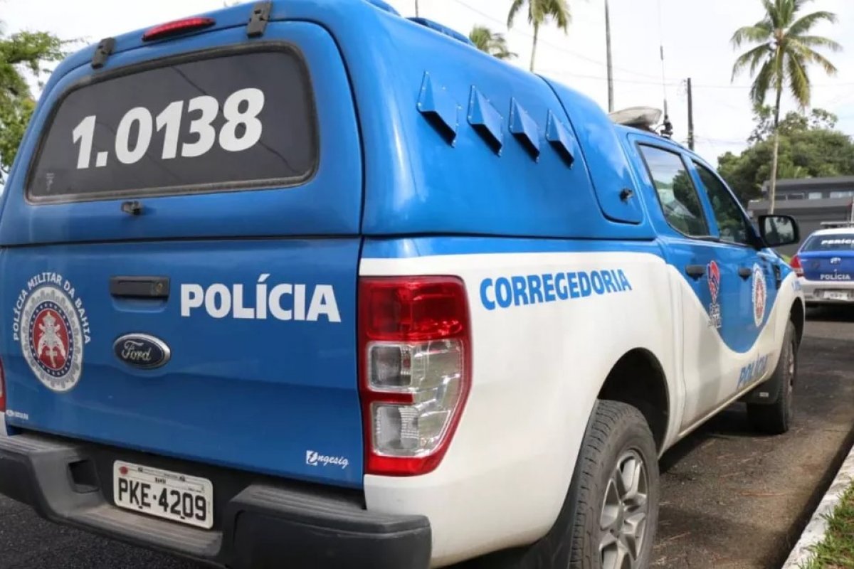 Mulher é presa após roubar estabelecimento comercial no bairro de São Marcos, em Salvador