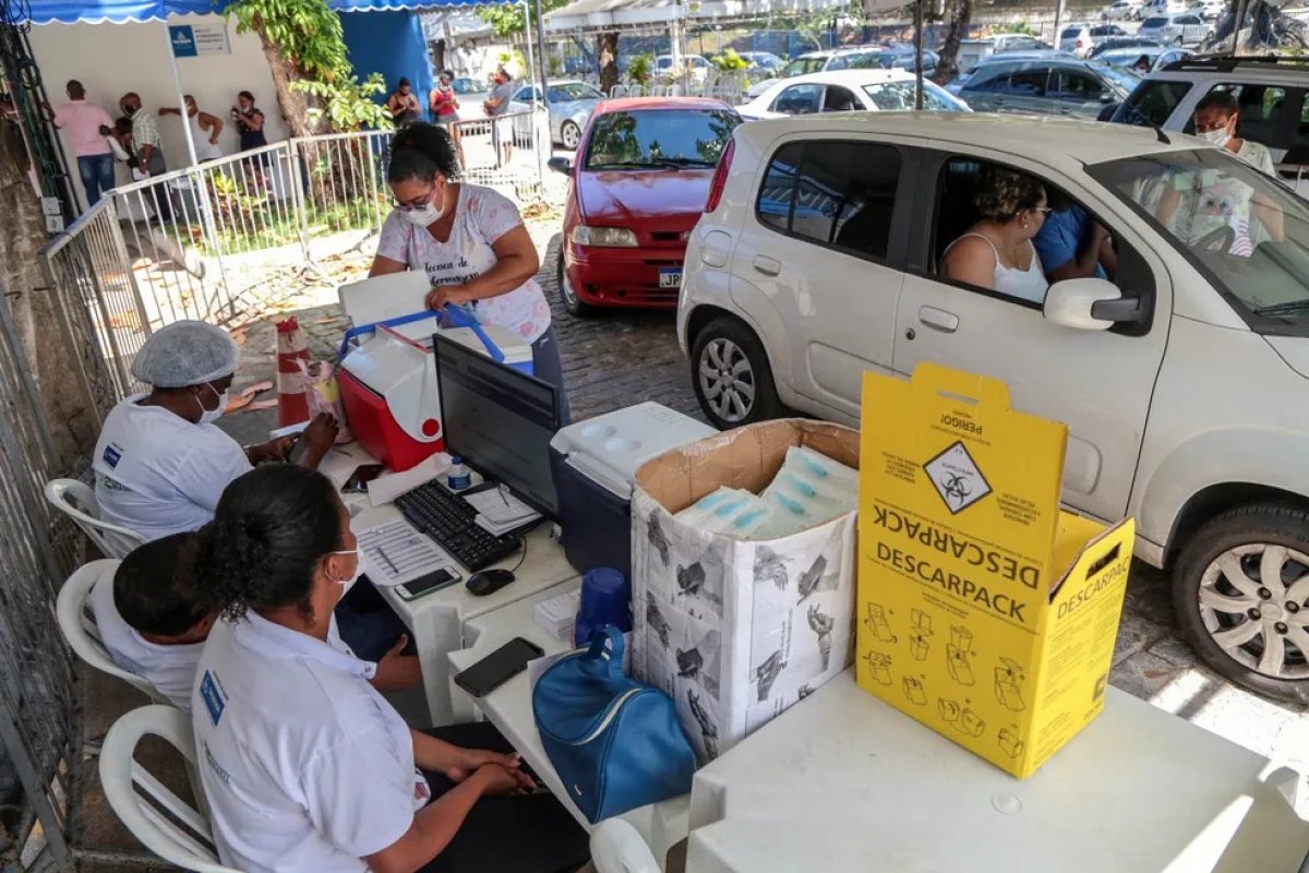 Vacinação contra Covid-19 segue em Salvador na segunda-feira (19); veja