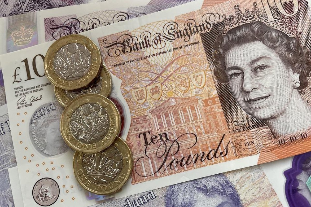 Notas com rosto de Charles III serão todas de plástico